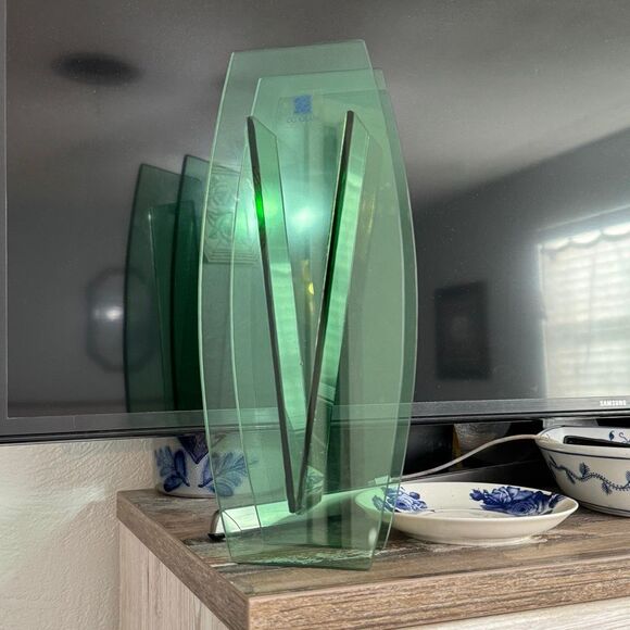 Green Post Modern V-Shaped Art Ghost Vase CG Glass Norway - Picture 7 of 7